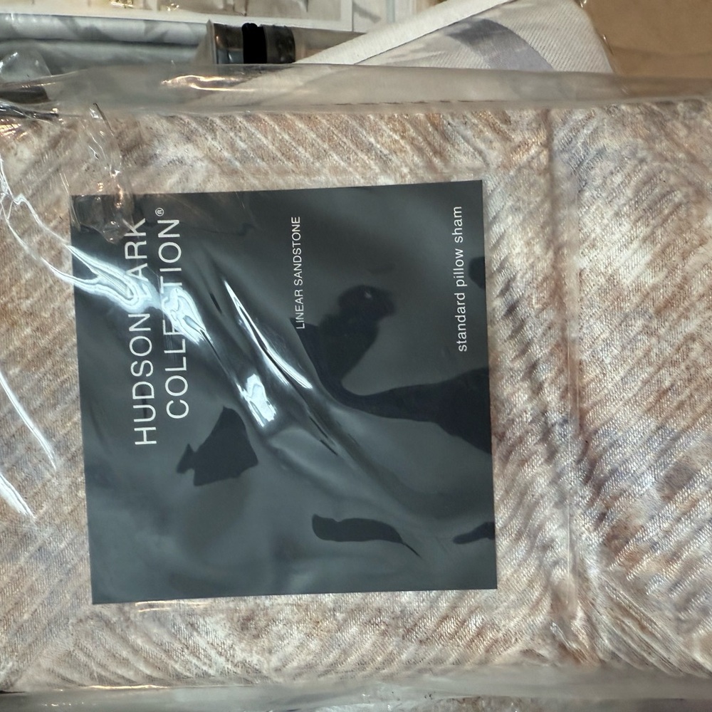 Hudson Park Collection Duvet includes Pillow Cases Sandstone - Picture 6 of 9